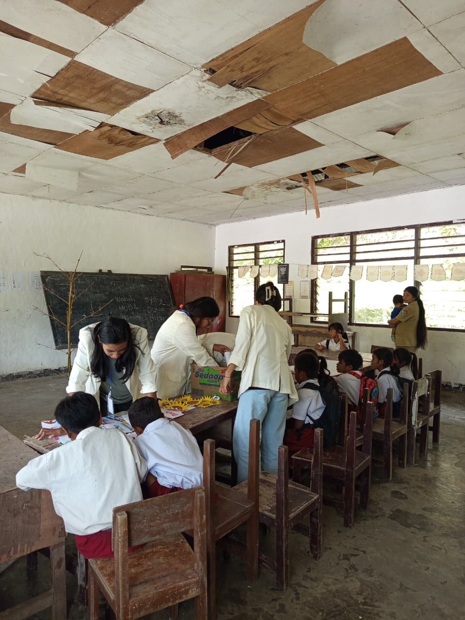  Peningkatan Literasi Dan Numerasi Melalui Pojok Belajar Bagi Siswa Di SD Mauramba